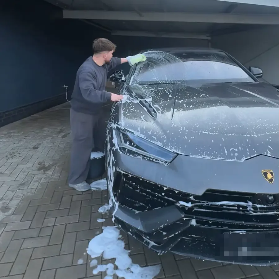 Lamborghini Urus bei der Lackschutzfolierung (PPF)